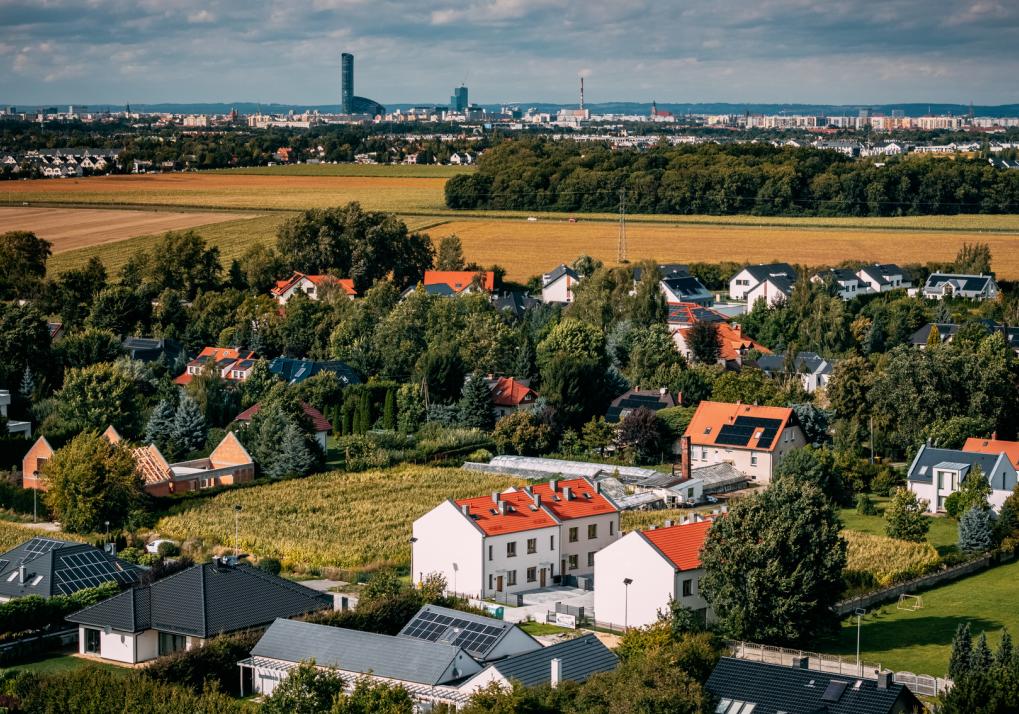 Domy w Biestrzykowie - gotowe osiedle z lotu ptaka 4