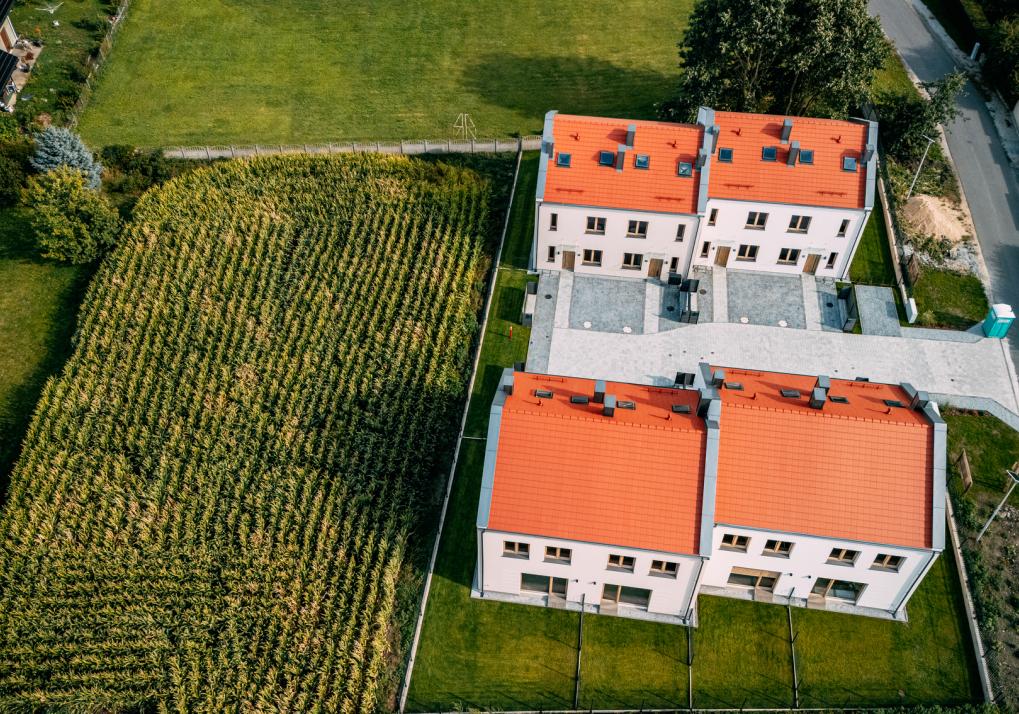 Domy w Biestrzykowie - gotowe osiedle z lotu ptaka 1