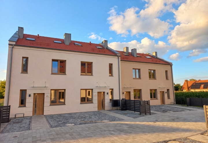 Domy w Biestrzykowie - widok od frontu 3